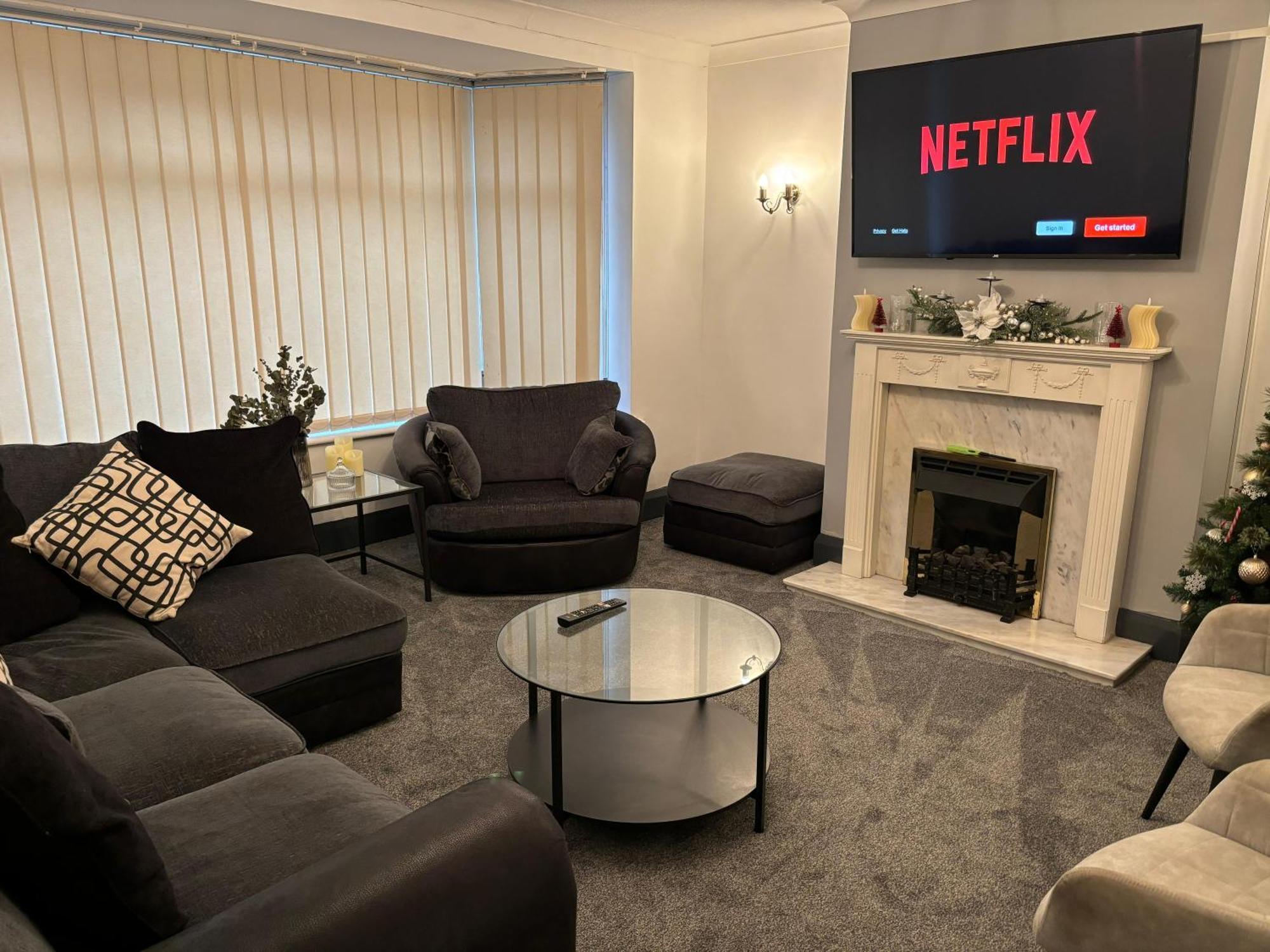 Cozy 3 Bed Home In Halifax With Secure Parking - Long & Short Stays Welcome! Esterno foto